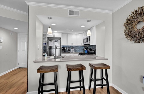 Sneads Ferry Condo | Beautifully Updated Oceanfront Condo w/wine fridge
