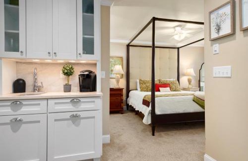 Mills River Bed & Breakfast | Bed & Breakfast on Tiffany Hill