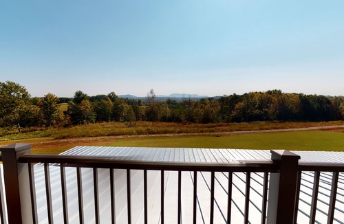 Westfield House | Bedroom 1 - Modern Farmhouse Styled Lodge with Beautiful Views and a Restaurant