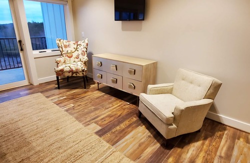 Westfield House | Bedroom 1 - Modern Farmhouse Styled Lodge with Beautiful Views and a Restaurant