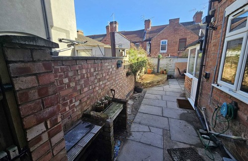 Oadby House | Bee Accommodations - Leicester Home