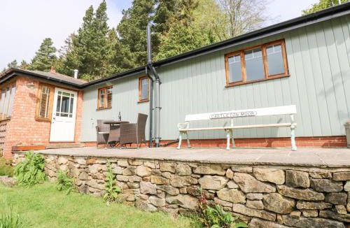 Castleton House | Bee Garth