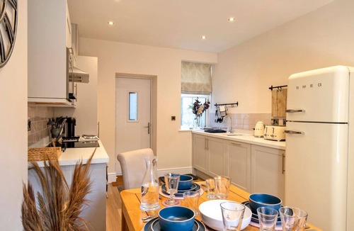 Bakewell House | Beech Cottage - Central Luxury