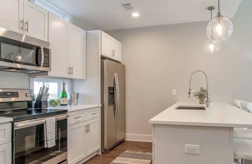 Historic Waverly House | Beech House, 3BR/4BA, King Beds, Garage, 12S