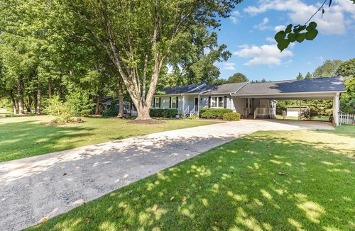 Belmont House | Belmont Bliss: 3BR Home with AC
