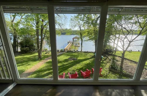 Dixie - Berryhill House | BelVita-Lakefront Zen. Lake Wylie, Near Belmont and Whitewater center. Kayaks