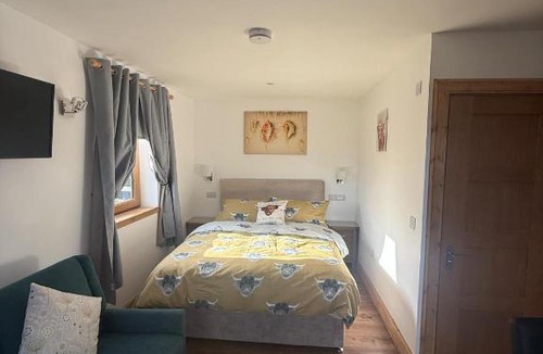 Banavie Ski Chalet | Ben Nevis Manor Studio with private Hot Tub