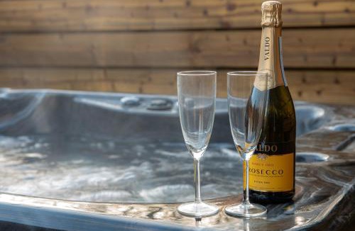 Storwood Villa | Beveren Lodge - Still Rabbit - Hot Tub - Yorkshire