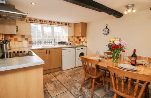 Newcastle-on-Clun House | Bicton Cottage