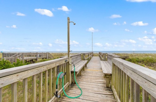 Holden Beach House | "Big AL's Dawg House" 4 Bedroom, Oceanfront, Duplex, PET FRIENDLY
