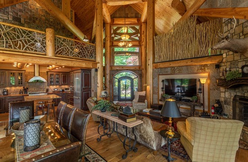 Sugar Mountain House | Big Bear Lodge at Eagles Nest - home with hot tub and breathtaking Views