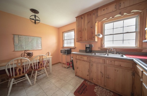 Brevard House | Bike/hike/play! 1/2 mile to Pisgah Nat'l Forest, 7 miles to DuPont. Clean&close