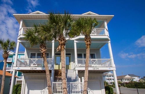 Wilmington Beach House | Bikini's & Martini's by Sea Scape Properties