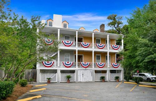 Historic Downtown Savannah House | Bird Baldwin Magnolia Suite