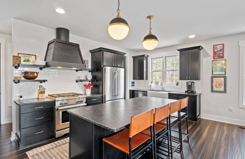 Nebo House | Birdsong | Fire Pit, Pet Friendly & Easy Access to Lake James!