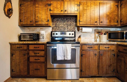Salem House | Black Bear Lodge at gorgeous Lake Jocassee