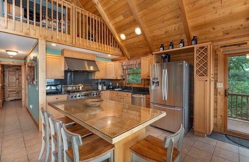Old Fort Cabin | Black Bear Summit | Mountain Views & Hot Tub - 3 BR