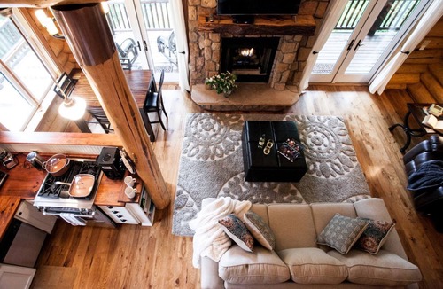 Black Mountain Cabin | Black Mountain Log Cabin | Secluded, Pet-friendly 3BD with Hot Tub & Views!