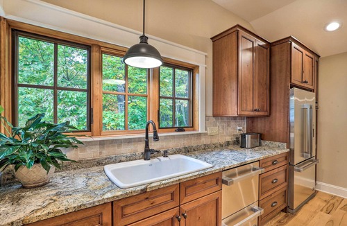 Laurel Ridge House | Black Mountain Lodge: Stunning Mountain Lodge near Asheville-with Breathtaking Views!