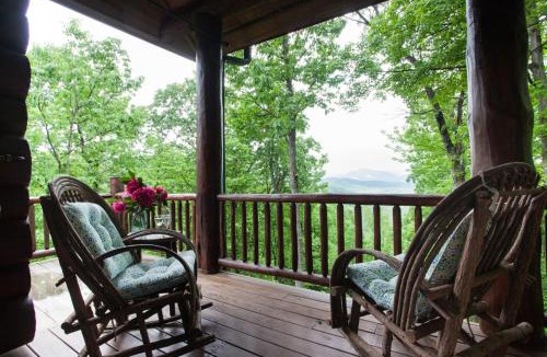 Black Mountain House | Black Mountain Log Cabin Secluded, Pet-friendly 3BD with Hot Tub & Views!