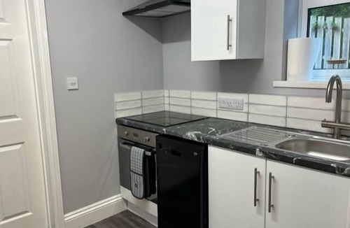 Blaydon on Tyne Apartment | BlaydonBurn - Sleeps 4,5 - Parking - Yard