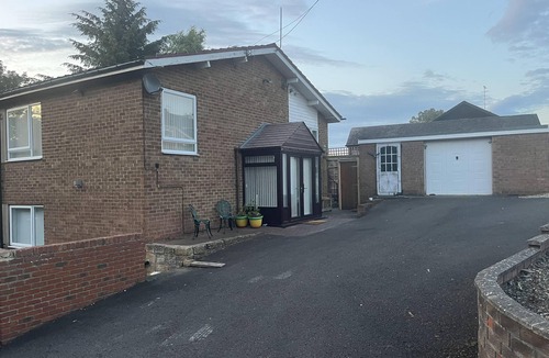 Blaydon on Tyne House | BlaydonBurn - Sleeps 6 - Parking - Garden