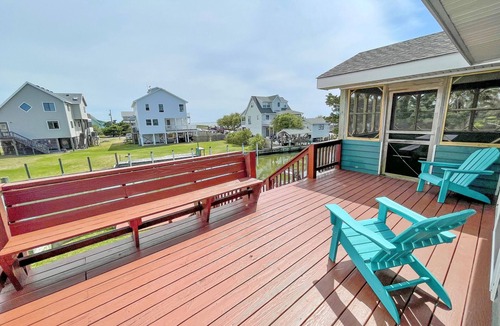 Ocracoke House | Blind Mullet: Family friendly, den, decks, deep water private dock.