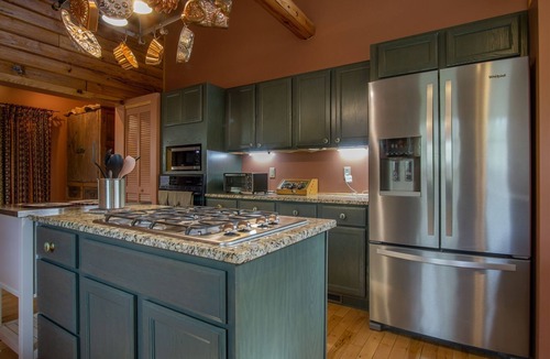 Brevard House | Blissful Bear Log Cabin, community pool, hiking trails, golf course, lakes