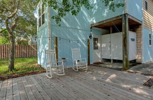 Wilmington Beach Cottage | Blue Bottoms Duplex- 2 Bdr. Lower Unit with Outdoor Living Space