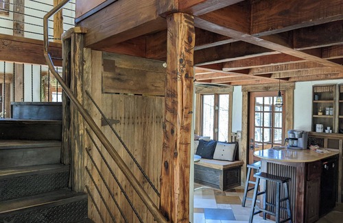 Cullowhee Cabin | Blue Ghost HostnSummer finale Autumn
