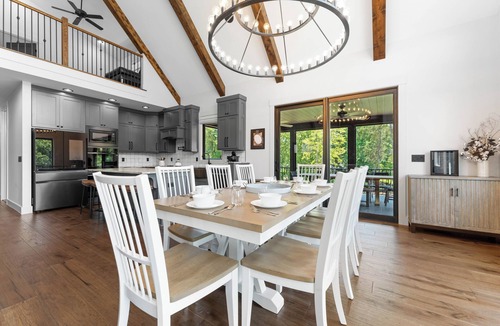 Lake Norman of Catawba House | Blue Heron & Gray Fox by AvantStay | 2 Lakefront Homes, Sleeps 44, Pools