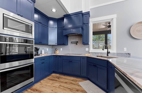 Lake Norman of Catawba House | Blue Heron & Gray Fox by AvantStay | 2 Lakefront Homes, Sleeps 44, Pools