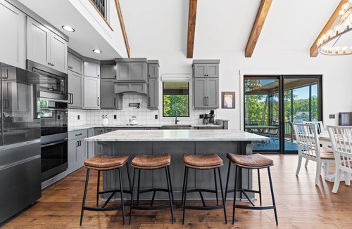 Lake Norman of Catawba House | Blue Heron & Gray Fox by AvantStay | 2 Lakefront Homes, Sleeps 44, Pools