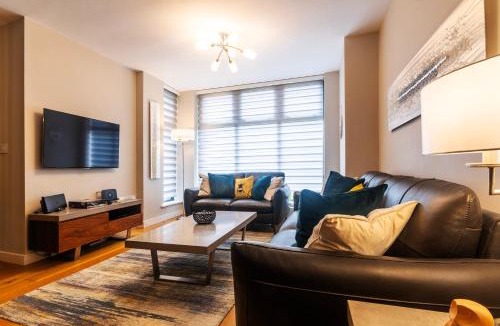 Ambleside Apartment | Blue Hill Park