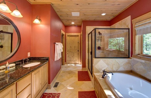 Glenville House | Blue Moon Lodge - 3D Home Theater, Gameroom, Gourmet Kitchen, Lake and Creek!