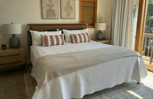 Alexander House | Blue Mountain Retreat