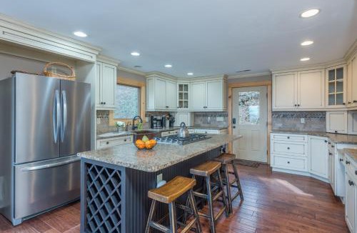 Weaverville House | Blue Ridge Bliss Gorgeous home with hot tub & stunning views