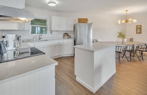 Walker-In-the-Hills Cabin | Blue Ridge Lookout Beautiful Modern Cabin - Nature Hikes and Pets OK by RedAwning