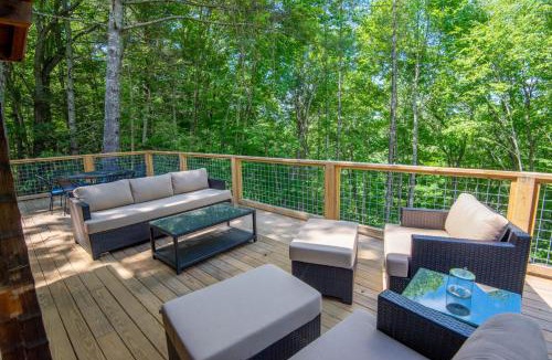 Lansing House | Blue Ridge Mountain Log Cabin - Views - Fireplace - River Access!