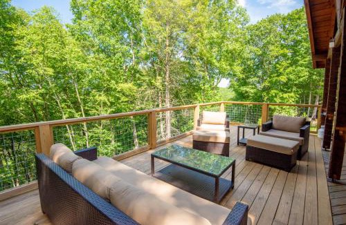 Lansing House | Blue Ridge Mountain Log Cabin - Views - Fireplace - River Access!