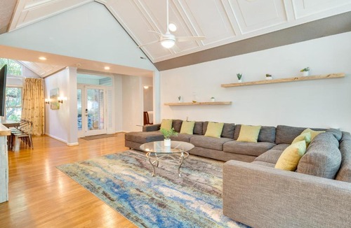 Fletcher House | Blue Ridge Mountain Retreat Deck and Sunroom!
