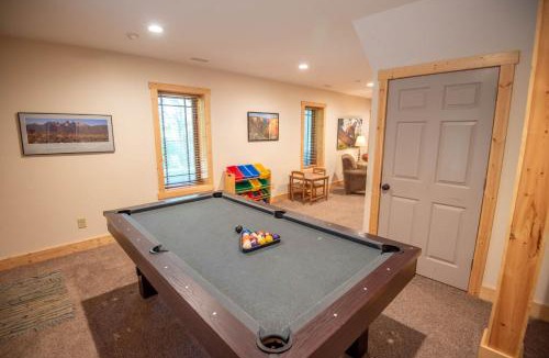 Creston House | Blue Ridge Mountain Retreat - 30 acres to explore & VIEWS, Sleeps 15