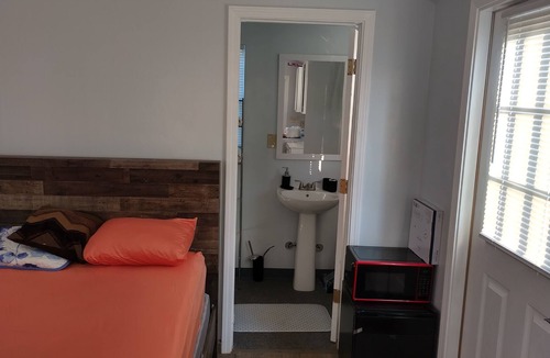 Ronda Cottage | Blue Ridge Mountain Wine Country Tiny House Village