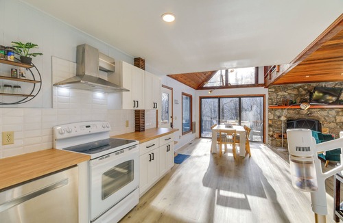 Deep Gap Cabin | Blue Ridge Mountains Cabin w/Community Pool!
