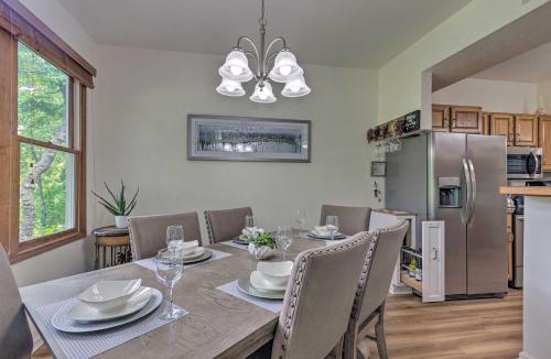 Mountain Air Apartment | Blue Ridge Mtn Views Condo with Furnished Balcony