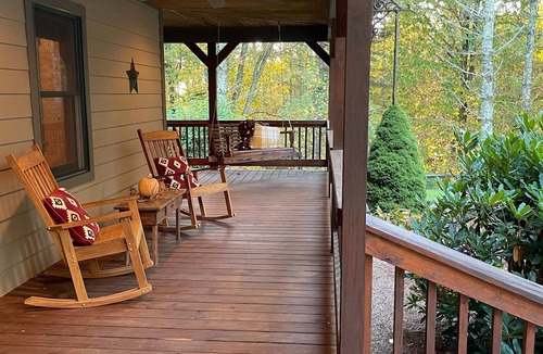 Altamont House | Blue Ridge Private Cabin: Hot Tub, Fire Pit, 12 Acres, Slopes & Winery