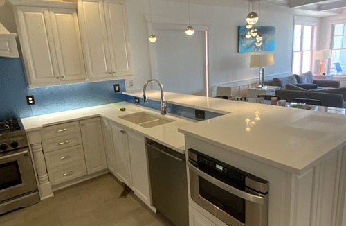 Carolina Beach House | Blue SKies - OCEAN FRONT COOL CONTEMPORARY TOWNHOME