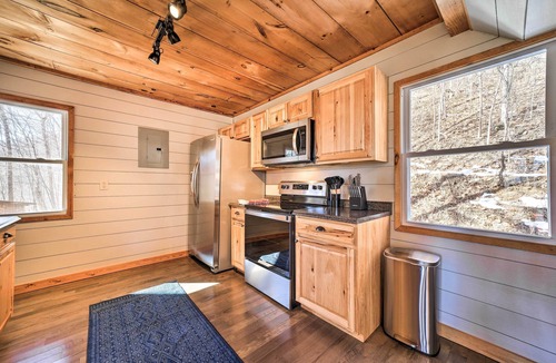 Canton Cabin | 'Blue Sky Cottage:' Romantic Retreat w/Mtn Views!
