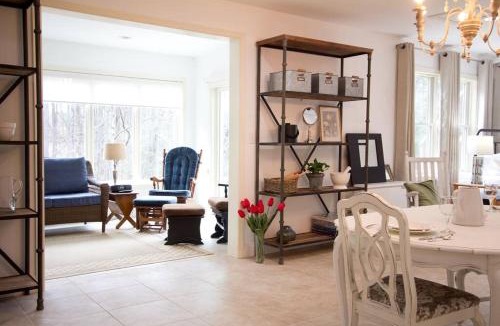 Asheville Apartment | Bluebirds Nest 10 Min to AVL Biltmore hot tub cont bkfst sparkling water
