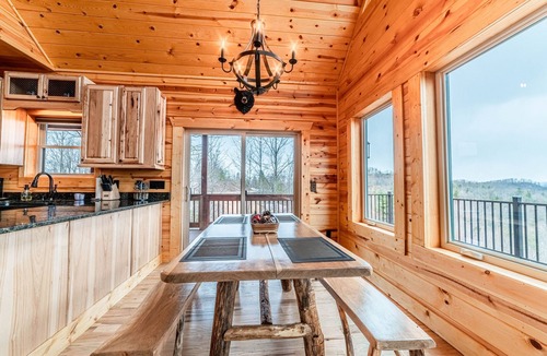 Boomer Cabin | Blueridge Mtn Cabin Million Dollar View on Majestic Mtn Hot Tub Wifi Fire Pit